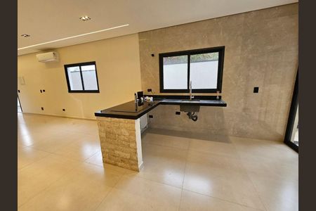 Casa à venda com 131m², 3 quartos e sem vaga