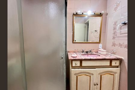 Apartamento para alugar com 138m², 3 quartos e sem vaga Apartamento para alugar com 138m², 3 quartos e sem vagaBanheiro da suíte