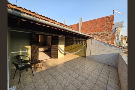Casa à venda com 110m², 3 quartos e 2 vagas Casa à venda com 110m², 3 quartos e 2 vagasVaranda