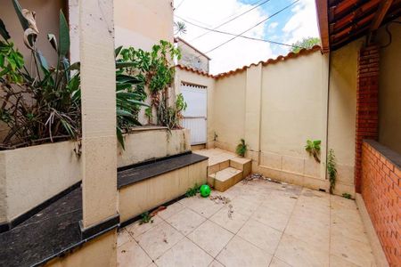 Casa à venda com 105m², 3 quartos e sem vaga