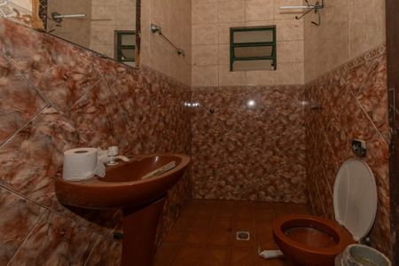 Casa à venda com 200m², 4 quartos e 1 vaga Casa à venda com 200m², 4 quartos e 1 vagaBanheiro