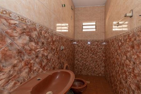 Casa à venda com 200m², 4 quartos e 1 vaga Casa à venda com 200m², 4 quartos e 1 vagaBanheiro Corredor