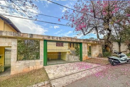 Casa à venda com 352m², 4 quartos e 4 vagas