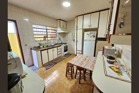 Casa à venda com 3 quartos, 144m² em Jardim Sarah, São Paulo