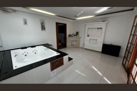 Casa à venda com 5 quartos, 260m² em Cidade São Francisco, São Paulo