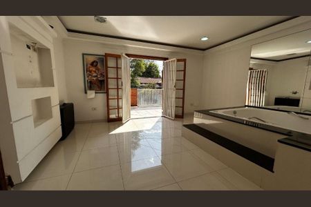 Casa à venda com 5 quartos, 260m² em Cidade São Francisco, São Paulo
