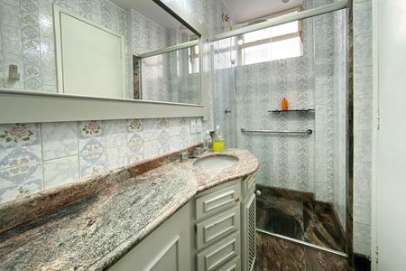 Apartamento à venda com 156m², 4 quartos e 2 vagas Apartamento à venda com 156m², 4 quartos e 2 vagasBanheiro da Suíte 1