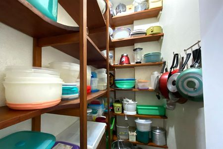 Apartamento à venda com 156m², 4 quartos e 2 vagas Apartamento à venda com 156m², 4 quartos e 2 vagasDespensa