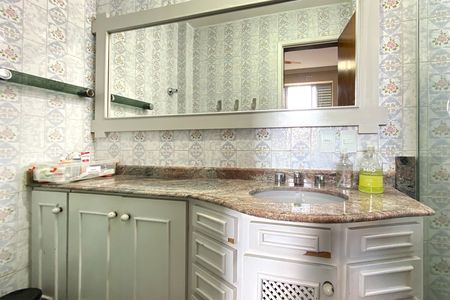 Apartamento à venda com 156m², 4 quartos e 2 vagas Apartamento à venda com 156m², 4 quartos e 2 vagasBanheiro da Suíte 1