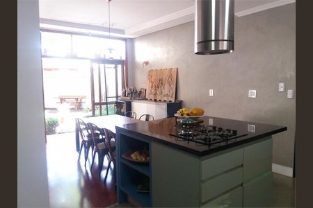 Casa à venda com 266m², 4 quartos e 2 vagas