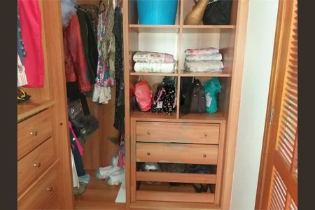 Casa à venda com 266m², 4 quartos e 2 vagas