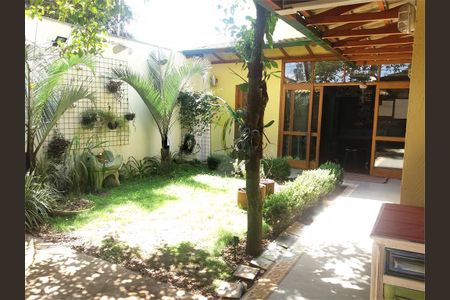 Casa à venda com 266m², 4 quartos e 2 vagas