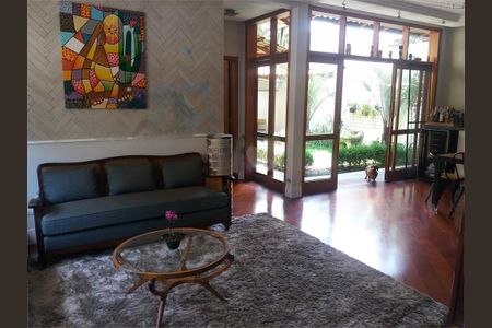 Casa à venda com 4 quartos, 266m² em Granja Julieta, São Paulo