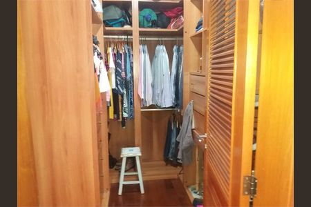 Casa à venda com 266m², 4 quartos e 2 vagas