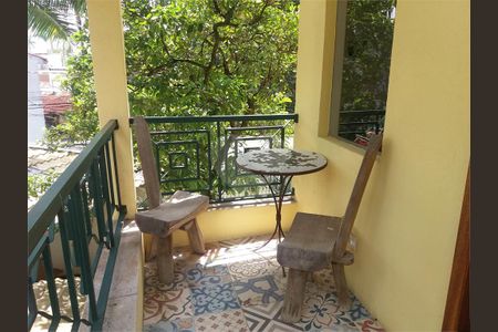 Casa à venda com 266m², 4 quartos e 2 vagas
