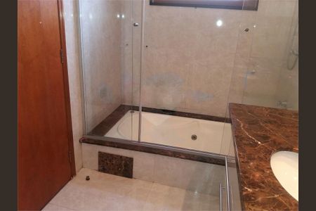 Casa à venda com 266m², 4 quartos e 2 vagas