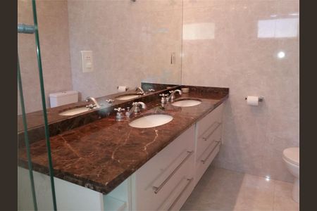 Casa à venda com 266m², 4 quartos e 2 vagas
