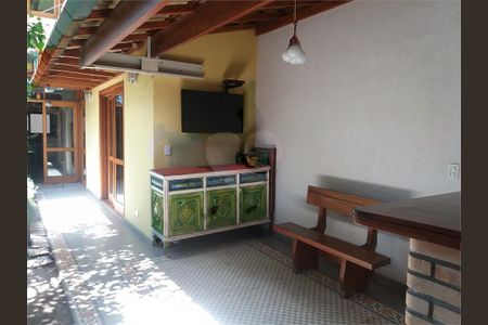 Casa à venda com 266m², 4 quartos e 2 vagas