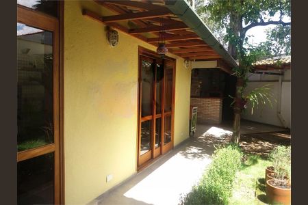 Casa à venda com 266m², 4 quartos e 2 vagas