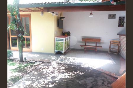 Casa à venda com 266m², 4 quartos e 2 vagas