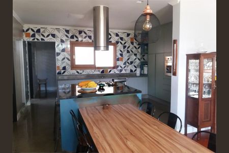 Casa à venda com 266m², 4 quartos e 2 vagas