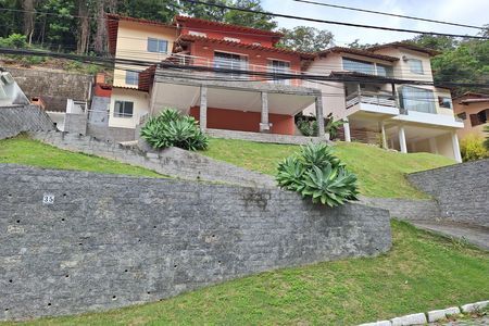Casa de condomínio à venda com 226m², 4 quartos e 2 vagasFachada