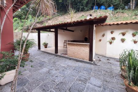 Casa de condomínio à venda com 226m², 4 quartos e 2 vagasQuintal