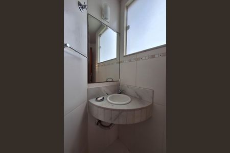 Casa de condomínio à venda com 226m², 4 quartos e 2 vagasLavabo