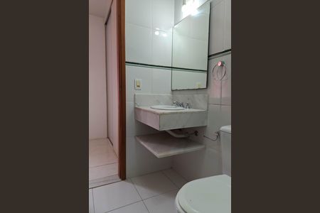 Casa de condomínio à venda com 226m², 4 quartos e 2 vagasBanheiro da Suíte 2
