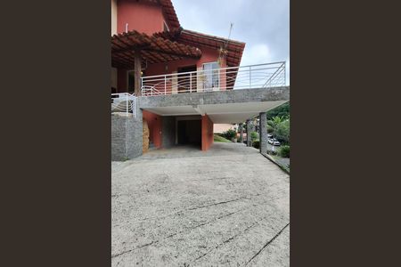 Casa de condomínio à venda com 226m², 4 quartos e 2 vagasQuintal