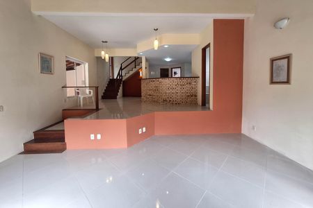 Casa de condomínio à venda com 226m², 4 quartos e 2 vagasSala