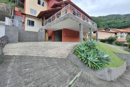 Casa de condomínio à venda com 226m², 4 quartos e 2 vagasQuintal