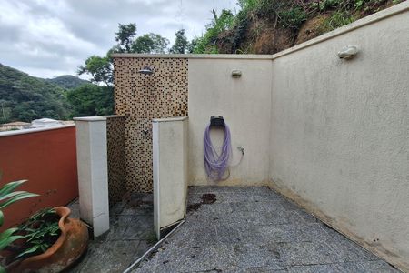 Casa de condomínio à venda com 226m², 4 quartos e 2 vagasQuintal