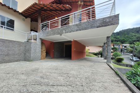 Casa de condomínio à venda com 226m², 4 quartos e 2 vagasQuintal
