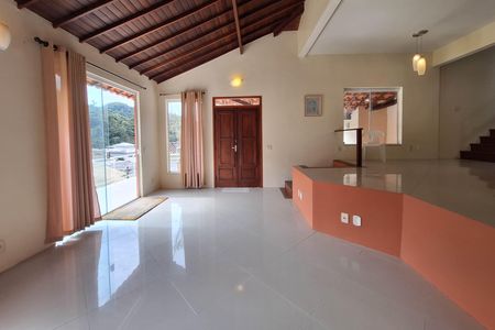 Sala de casa de condomínio à venda com 4 quartos, 226m² em Serra Grande, Niterói