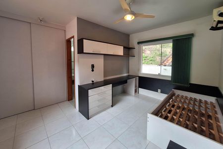 Casa de condomínio à venda com 226m², 4 quartos e 2 vagasSuíte 2
