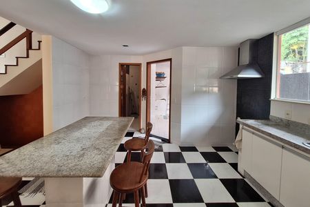 Casa de condomínio à venda com 226m², 4 quartos e 2 vagasCozinha