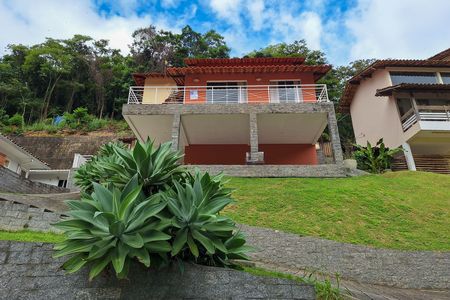 Casa de condomínio à venda com 226m², 4 quartos e 2 vagasFachada