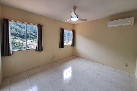 Casa de condomínio à venda com 226m², 4 quartos e 2 vagasSuíte 1