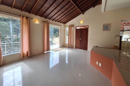 Casa de condomínio à venda com 226m², 4 quartos e 2 vagasSala