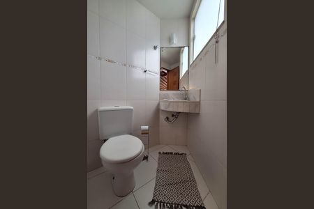 Casa de condomínio à venda com 226m², 4 quartos e 2 vagasLavabo