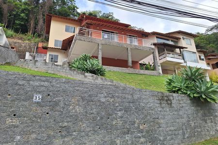 Casa de condomínio à venda com 226m², 4 quartos e 2 vagasFachada