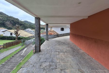 Casa de condomínio à venda com 226m², 4 quartos e 2 vagasQuintal