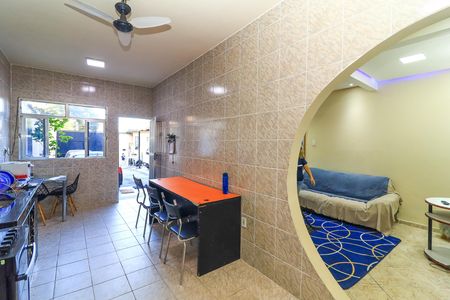 Casa à venda com 220m², 3 quartos e 6 vagas Casa à venda com 220m², 3 quartos e 6 vagasCozinha