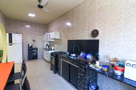 Casa à venda com 220m², 3 quartos e 6 vagas Casa à venda com 220m², 3 quartos e 6 vagasCozinha