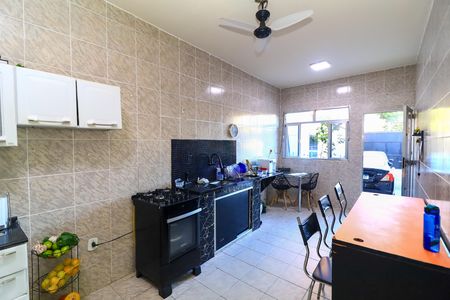 Casa à venda com 220m², 3 quartos e 6 vagas Casa à venda com 220m², 3 quartos e 6 vagasCozinha