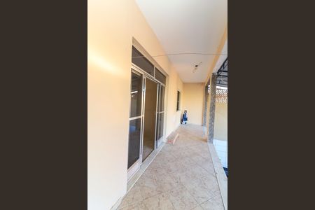 Casa à venda com 220m², 3 quartos e 6 vagas Casa à venda com 220m², 3 quartos e 6 vagasVaranda