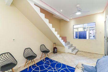 Casa à venda com 220m², 3 quartos e 6 vagas Casa à venda com 220m², 3 quartos e 6 vagasSala