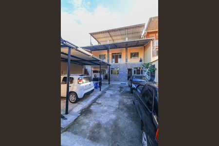Casa à venda com 220m², 3 quartos e 6 vagas Casa à venda com 220m², 3 quartos e 6 vagasQuintal