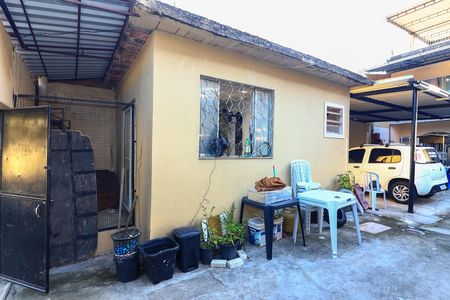 Casa à venda com 220m², 3 quartos e 6 vagas Casa à venda com 220m², 3 quartos e 6 vagasQuintal